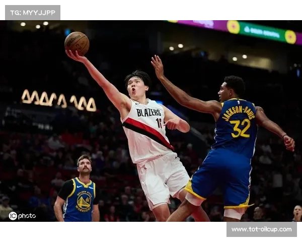 杨瀚森替补出战13分钟7中4得9分5板3助，展现勾手与妙传