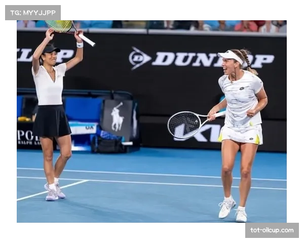 女双决赛:谢淑薇-梅尔滕斯组合成功卫冕 女双决赛:谢淑薇-梅尔滕斯组合成功卫冕